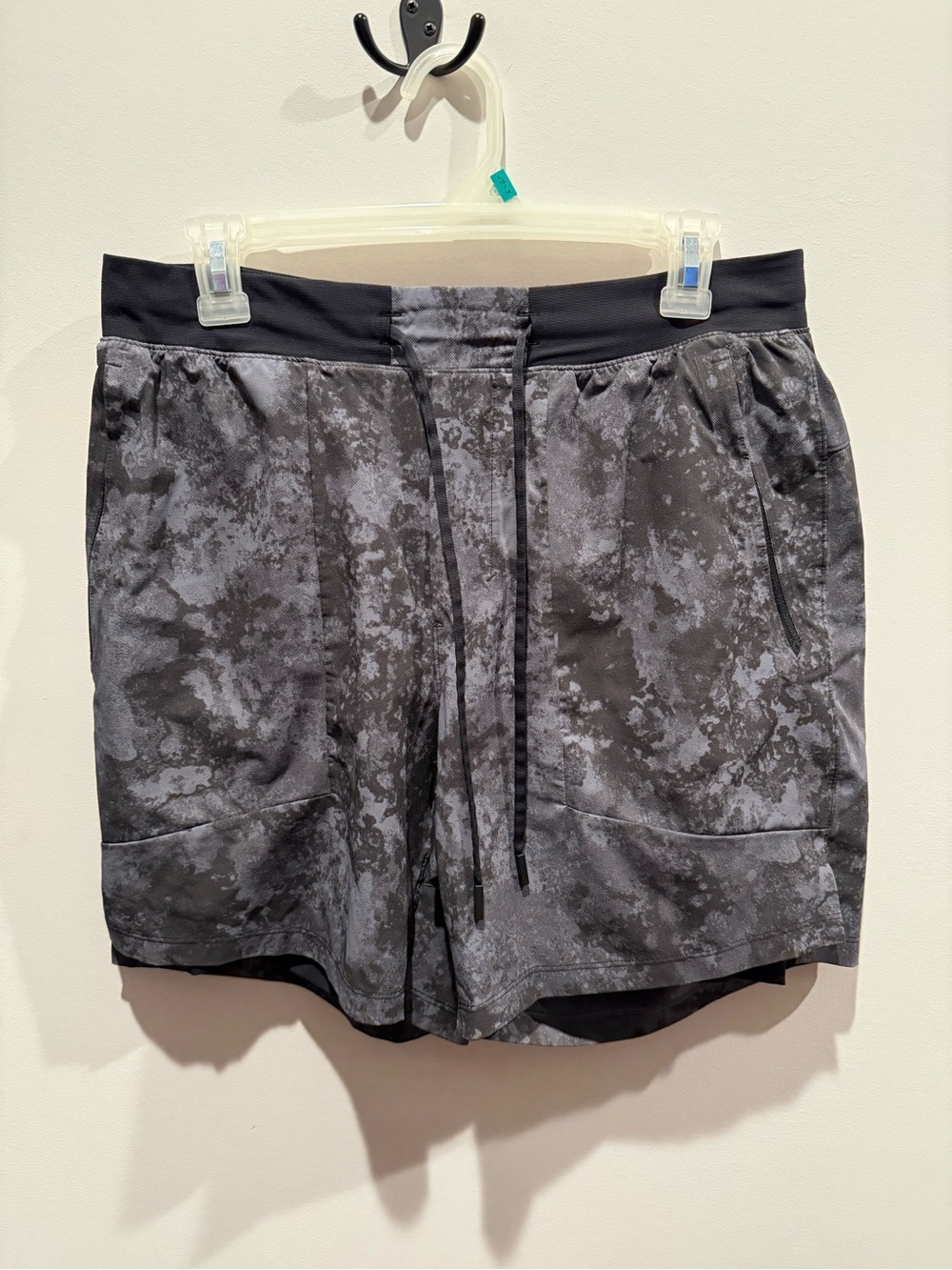 Men’s Lululemon training shorts medium 7inch inseam.